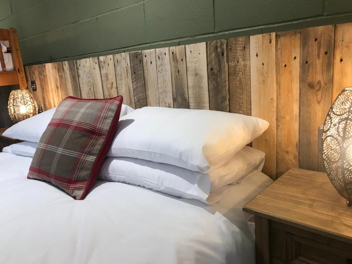 Rostrevor Mountain Lodge - Glamping Pods - Revive Sauna & Hot Tubs מראה חיצוני תמונה