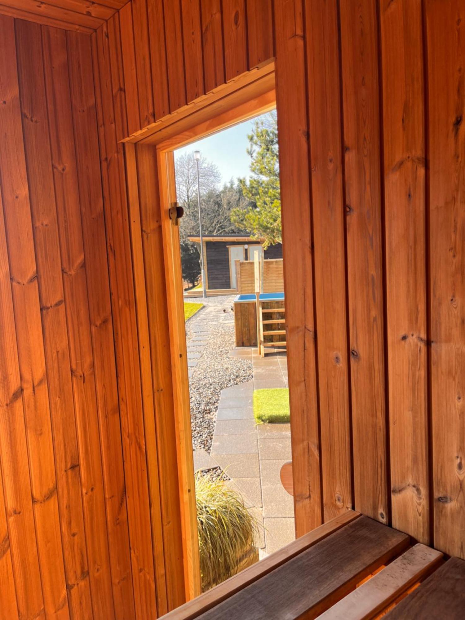 Rostrevor Mountain Lodge - Glamping Pods - Revive Sauna & Hot Tubs מראה חיצוני תמונה