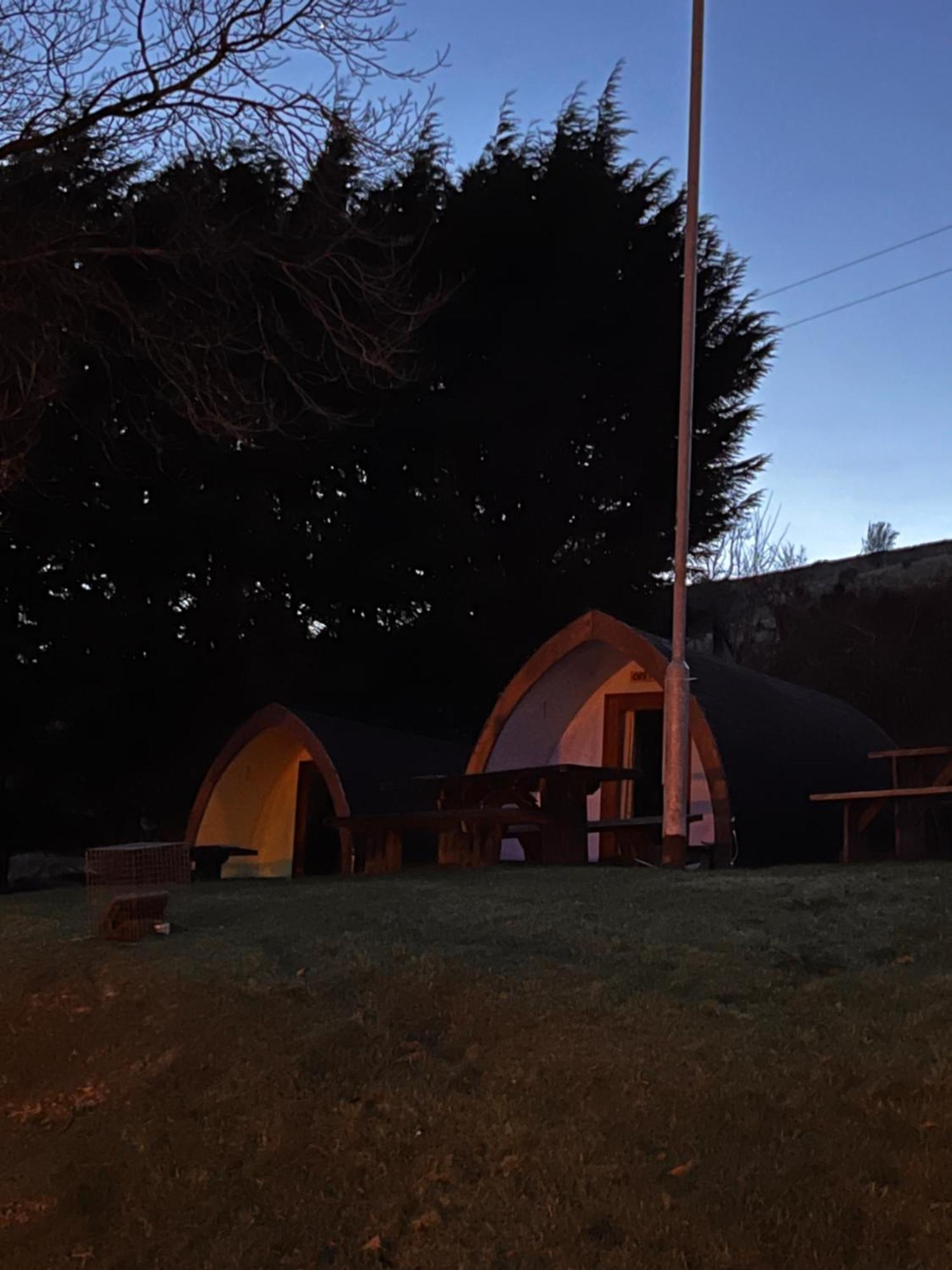 Rostrevor Mountain Lodge - Glamping Pods - Revive Sauna & Hot Tubs מראה חיצוני תמונה
