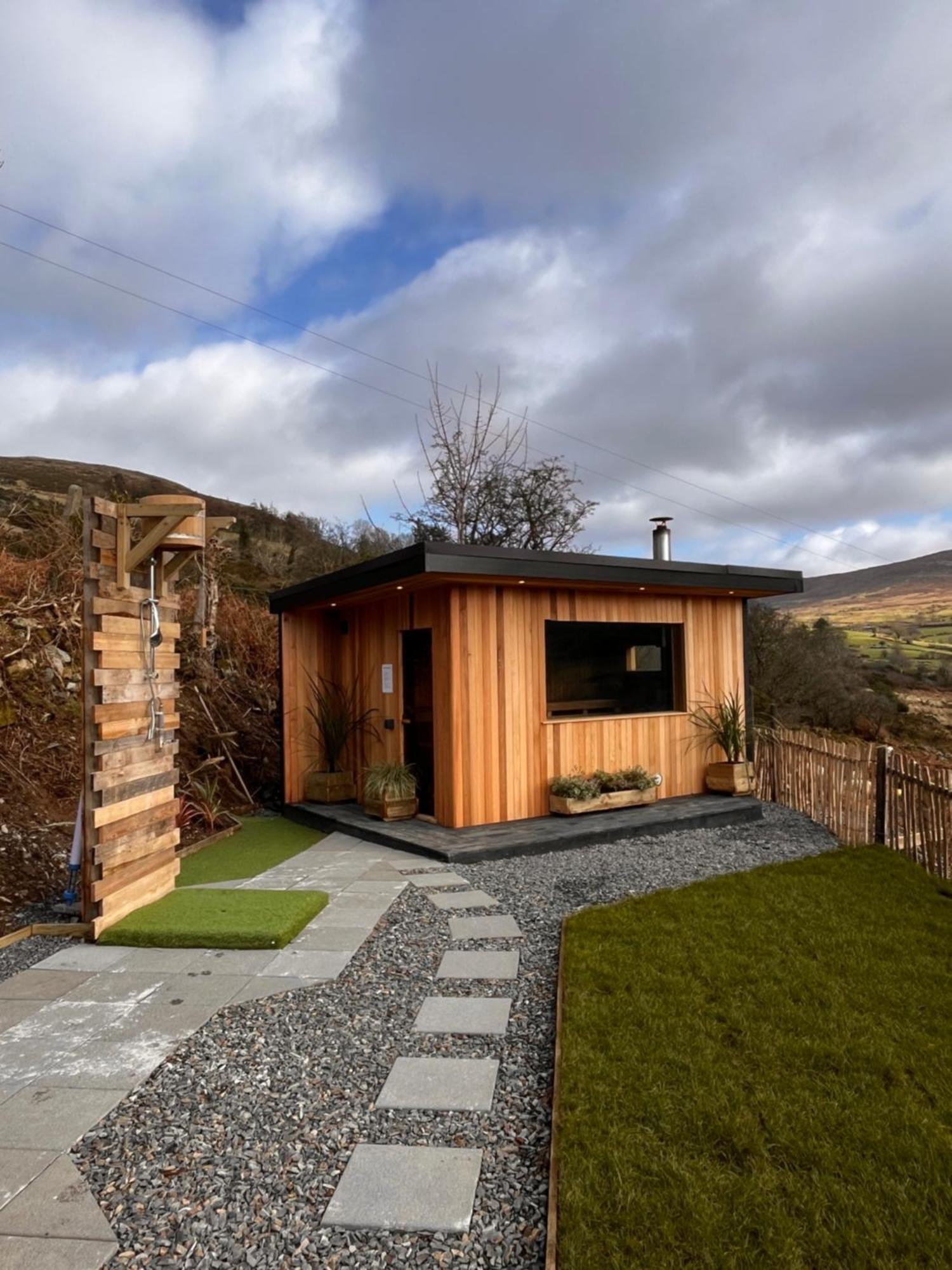 Rostrevor Mountain Lodge - Glamping Pods - Revive Sauna & Hot Tubs מראה חיצוני תמונה