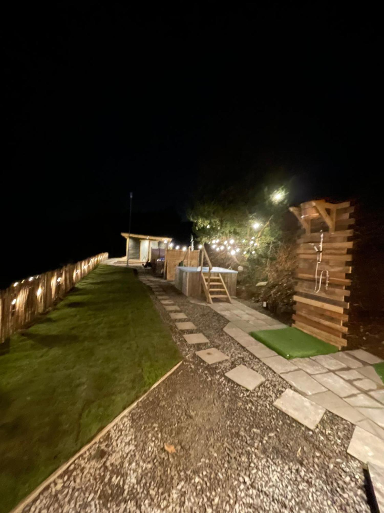 Rostrevor Mountain Lodge - Glamping Pods - Revive Sauna & Hot Tubs מראה חיצוני תמונה